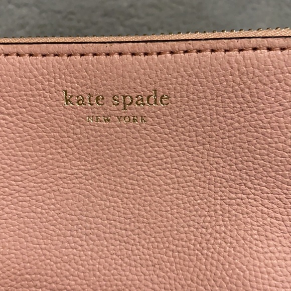 NWOT Kate Spade Wristlet - Picture 2 of 6